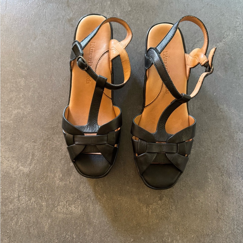 L’Amour Des Pieds Elegant Black Leather Sandals